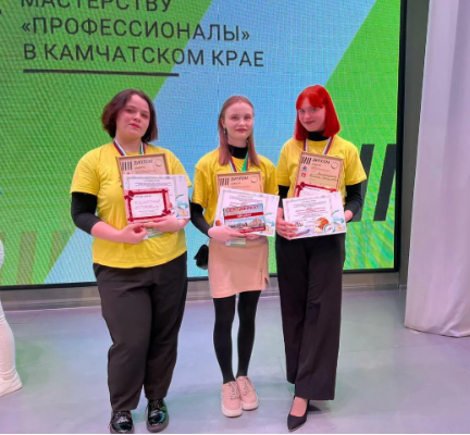 Середина Татьяна,  Митрошина Ксения,  Чулкова Диана.